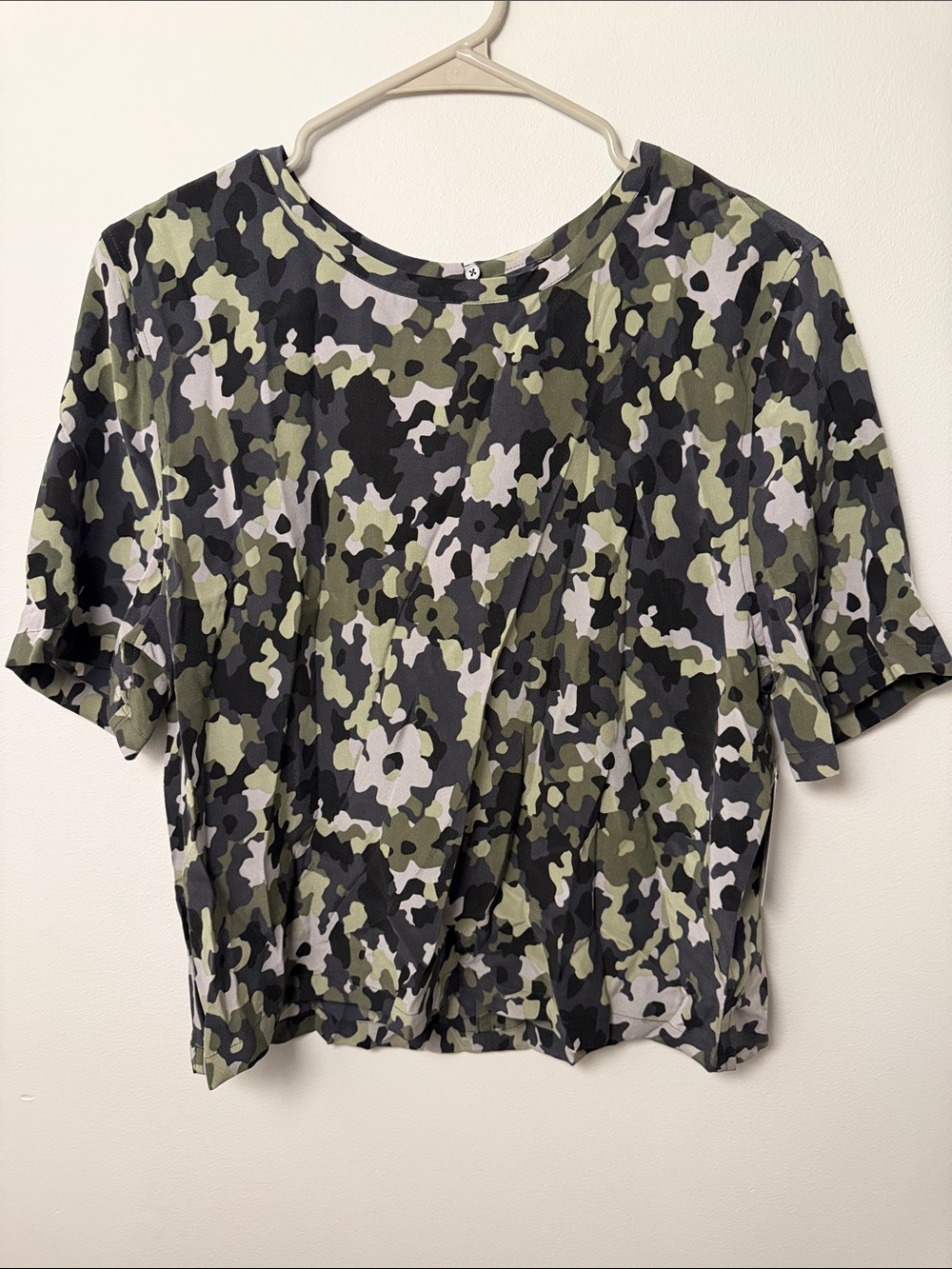 NWT Equipment Femme Brynn Silk Top in Four Leaf Clover Multi / L
